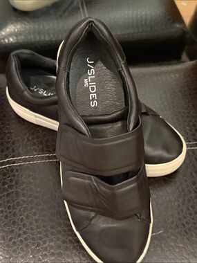 J/SLIDES Black Slip-On Cushioned-Strap Sneakers